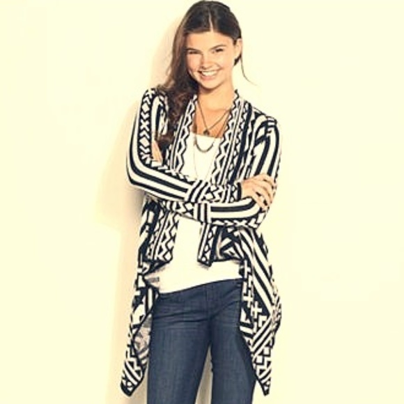 Sweaters - SALE! 4 for $20! Sz large Aztec Cardigan sweater